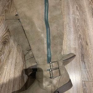 Women’s Madden Girl boots tan colour